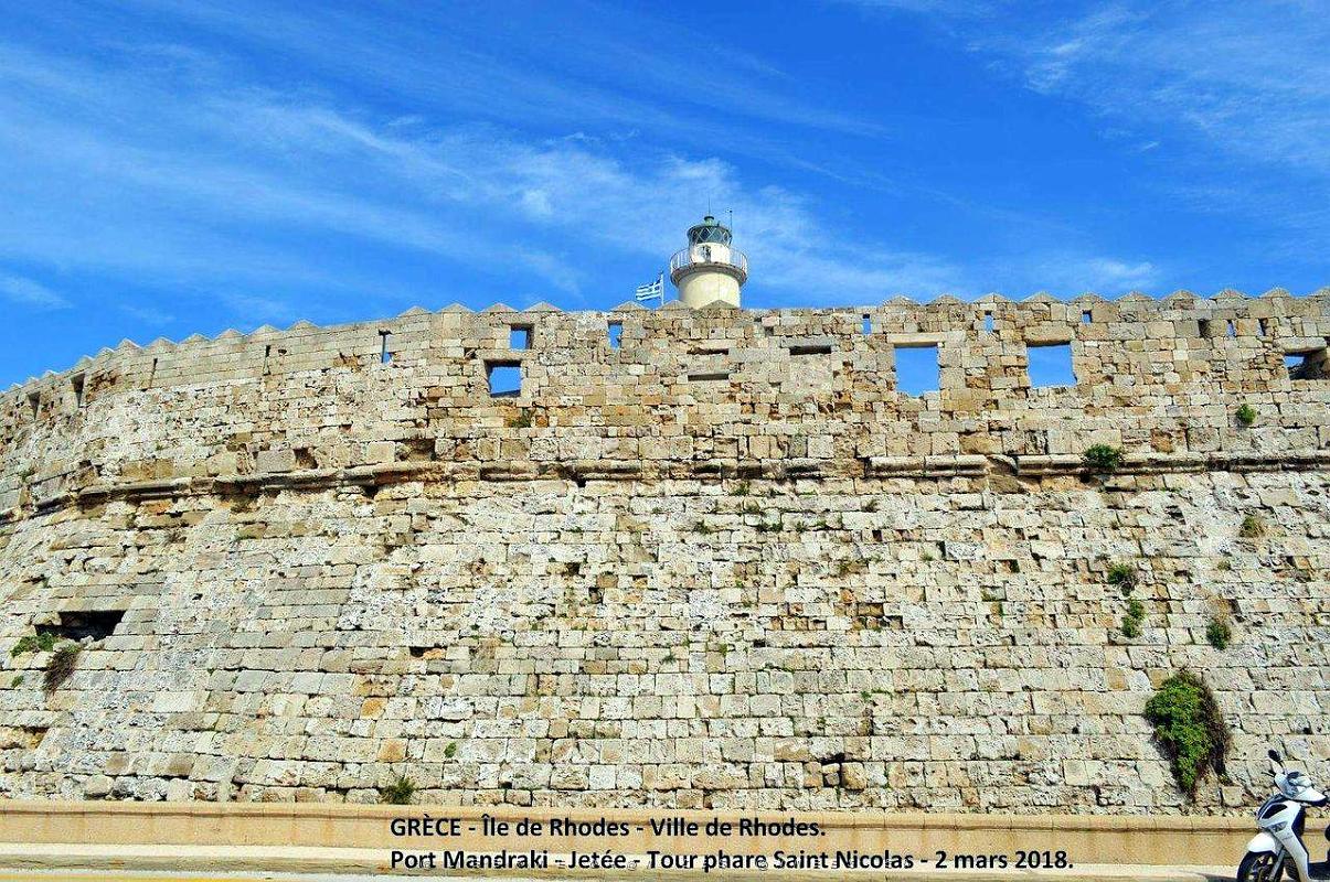085- Rhodes ville et port d'honneur.JPG